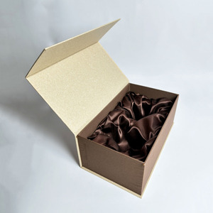 Ensembles de maquillage de style livre <span class=keywords><strong>en</strong></span> carton rigide personnalisé environnemental boîte d'emballage cosmétique - Product Image 3