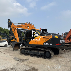 Excavatrice sur chenilles Hyundai 220 d'occasion, modèle 2022, capacité de la benne de 1,0 m³, moteur et pompe inclus, poids opérationnel de 22 tonnes - Product Image 2