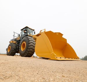 8 टन फ्रंट एंड लोडर 680 डी संलग्न कैब और एयर कंडीशनिंग के साथ - Product Image 3