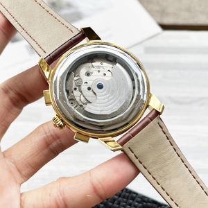 นาฬิกาข้อมือผู้ชายสปอร์ตหรูหราสั่งทำพิเศษ ตัวเรือนสแตนเลส หน้าปัดแซฟไฟร์เรืองแสง พร้อมปฏิทิน กันน้ำ ระบบออโตเมติก - Product Image 4