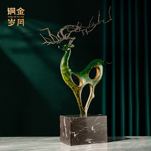 Escultura de Ciervo en Latón con Detalles en Cobre y Oro, Adorno Artístico Hecho a Mano, Decoración para Sala de Estar, Regalo - Product Image 5