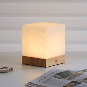 Großhandel Custom Accent Designed Wiederauf ladbare 18650 Batterie Neuartige Würfel Glas Tisch lampe Holz sockel Stimmungs lampe für Lobby Schlafzimmer - Product Image 5