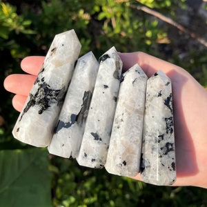 หินมูนสโตนสีรุ้งธรรมชาติทรงรีขัดเงา สำหรับตกแต่งบ้าน ของที่ระลึก ของสะสม ของขวัญ  แบบขายส่ง - Product Image 1