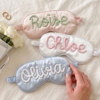 Masque de sommeil en satin personnalisé avec nom, masque pour les yeux avec lettrage en fil pelucheux pour demoiselle d'honneur, cadeau de fête de mariage