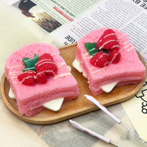 Juguete de Plástico de Doble Capa con Apariencia Realista de Fresa, Taba Squishy Bread Cake, Tipo Tostada de Chocolate Matcha - Product Image 5