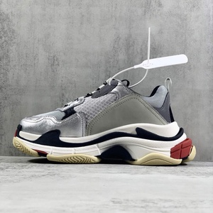 รองเท้าผ้าใบทรง Chunky Dad Sneakers รุ่นพรีเมียมใหม่ปี 2026 สไตล์ Triple S สีเงินเทา  วัสดุตาข่าย  แบบลำลองสไตล์เรโทร สำหรับผู้ชายและผู้หญิง - Product Image 2