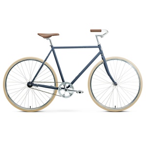 Usine de vélo <span class=keywords><strong>classique</strong></span> vendant un vélo néerlandais de banlieue urbaine avec un vélo de ville Europe en acier à vitesse unique pour les hommes dans la rue - Product Image 1