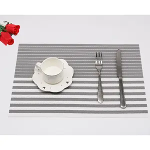 Tapis de repas isolé de style européen moderne tapis de repas dégradé en PVC tapis de repas imperméable tissé coloré rayé