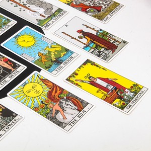 Conception personnalisée en gros d'usine Impression de cartes de tarot avec guide - Product Image 1