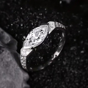 Anello Geometrico Marquise Unisex per Uomo e Donna, Gioiello Minimalista alla Moda - Product Image 1