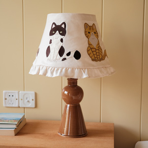 โคมไฟปักลายรูปกระดิ่งผ้าลินินลายแมวตกแต่งบ้านห้องนอนฝาครอบไฟ - Product Image 1