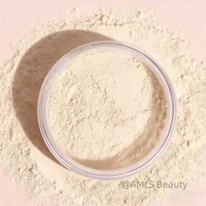 Formule végétalienne Poudre fixante légère Maquillage de finition lisse - Product Image 1