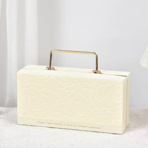 Cartelle Portadocumenti di Alta Qualità con Rose in Rilievo per Matrimoni Damigelle San Valentino 8 <span class=keywords><strong>Marzo</strong></span> Festa della Donna Realizzate in Carta Resistente e Riciclabile - Product Image 2