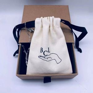 Sac à cordon en coton et lin personnalisé avec logo pour boucles d'oreilles, colliers, parfums – Pochette réutilisable pour bijoux et petits objets - Product Image 1