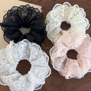 Serre-tête pour femme en tissu doux avec dentelle française florale et nœud surdimensionné, accessoire capillaire superposé, cadeau - Product Image 1