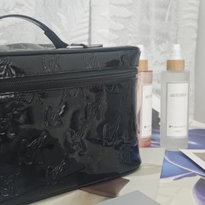 Bolsa de Maquillaje de Cuero PU Brillante con Cremallera, Impermeable, de Alta Calidad, con Logotipo en Relieve, para Mujer - Product Image 3