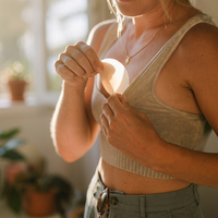 Cache-tétons personnalisés OEM fins, réutilisables, imperméables, confortables, en silicone, forme ronde, pétales de poitrine sans couture pour femmes