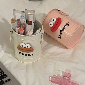 Lindo Portaplumas Redondo de Hierro, Contenedor de Escritorio de 6L sin Tapa, Estilo Retro - Product Image 2