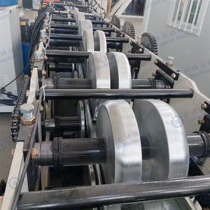 Machine de formage et de pliage de coudes de <span class=keywords><strong>gouttière</strong></span> d'évacuation d'eau, machine de fabrication de gouttières et de coudes pour conduites d'évacuation - Product Image 3