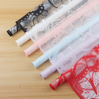 Vente en gros de papier d'emballage en PVC épais imperméable papillon volant fleuriste papier d'emballage floral film de tapis OPP fabricants
