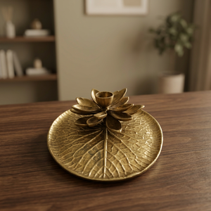 Plato Decorativo con Hoja de Loto Dorada, Hecho a Mano en Metal, Diseño Tradicional Chino, Patrón Vegetal Grabado - Product Image 6