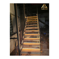 Escalier flottant intérieur sur mesure pour maisons, design moderne en acier au carbone, marches en bois de chêne
