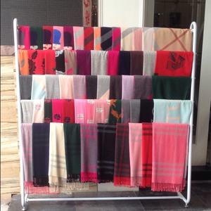 Porta sciarpa multistrato in seta di ferro eco-friendly tessuto scialle cintura espositore per abbigliamento per negozi di abbigliamento da pavimento al dettaglio - Product Image 4