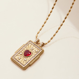 Collar con colgante en forma de corazón de circonita roja chapado en oro con engaste pavé para regalo - Product Image 4