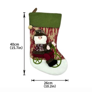 Chaussettes <span class=keywords><strong>de</strong></span> <span class=keywords><strong>Noël</strong></span> à appliquer grande capacité, sacs cadeaux <span class=keywords><strong>de</strong></span> <span class=keywords><strong>Noël</strong></span>, personnages Père <span class=keywords><strong>Noël</strong></span> et Bonhomme <span class=keywords><strong>de</strong></span> neige pour décorations <span class=keywords><strong>de</strong></span> fête et ornements d'arbre - Product Image 6