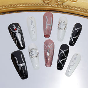 Faux ongles à presser faits main en acrylique de luxe, forme cercueil courte, rose, couvrance totale, avec strass étoiles, prix usine en gros - Product Image 4