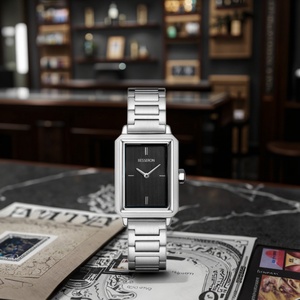 Montre élégante pour femme avec bracelet en acier inoxydable argenté, boîtier carré avec mouvement à quartz de la marque Miyota - Product Image 2