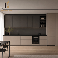 Meuble de cuisine îlot moderne multicouche avec finition laquée et plan de travail en marbre pour appartement