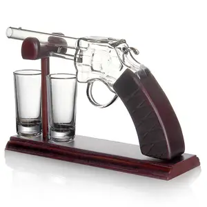 Penjualan terlaris whiskey decanter set Revolver botol kaca decanter wadah kaca pistol decanter ak 47 senjata berbentuk botol kaca