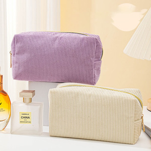 <span class=keywords><strong>Pochette</strong></span> per Trucchi in Velluto a Coste Personalizzabile con Logo, Basso MOQ, 3 Misure, <span class=keywords><strong>Organizer</strong></span> da Viaggio per Articoli da Toeletta da Ragazza, Borsa Cosmetica Morbida con Cerniera in Peluche Corto - Product Image 3
