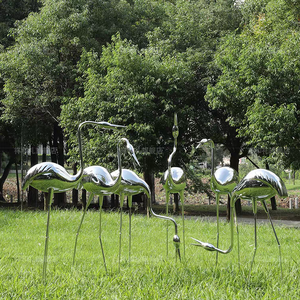 Sculpture de flamant rose sur mesure en acier inoxydable de grande taille, ornement de jardin extérieur, finition miroir électroplaquée, artisanat métallique pour espaces verts - Product Image 6