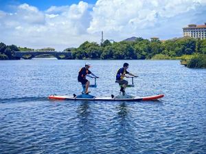 <span class=keywords><strong>Planche</strong></span> de SUP double siège avec cadre en plastique, grandes pontons, vélo aquatique SUP rapide et portable pour parc aquatique, de Chine, Lumark, OEM, logo personnalisé - Product Image 4