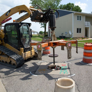 Mr. 맨홀 헤비 듀티 스키드 스티어 홀 톱 부착형 맨홀 톱 (콘크리트 맨홀 뚜껑 절단용) - Product Image 4