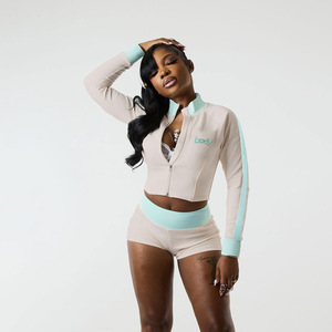 Bộ đồ thể thao nữ chất lượng cao gồm áo khoác ngắn có mũ và quần short, kèm áo len dệt kim phối hợp, bộ 2 món - Product Image 2