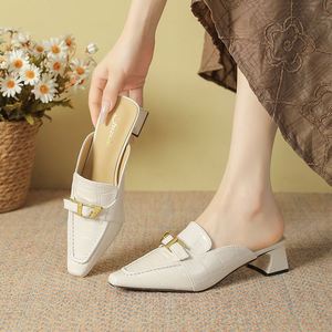 Mules blanches à bout ouvert avec boucle dorée et strass, mocassins à enfiler pour femme, été automne, talon de 6 cm, confortables toutes saisons - Product Image 1