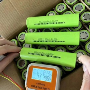 Batería de Litio LFP 32140 15Ah 3.2V, Celda de Batería de Estado Sólido con Pines - Product Image 1