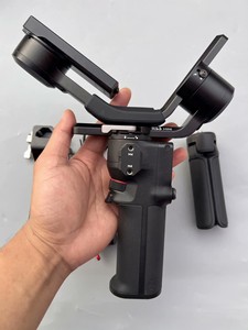 <span class=keywords><strong>Stabilisateur</strong></span> de caméra vidéo DJI RS3 Mini d'<span class=keywords><strong>occasion</strong></span> à prix abordable pour prise de vue verticale, léger, avec suivi du visage et prise en charge de 3 appareils portables - Product Image 4