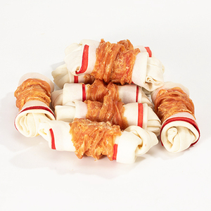 Aperitivos orgánicos con sabor a pollo para perros/gatos, huesos de cuero crudo envueltos en carne de pollo, golosinas para mascotas seguras con soporte OEM - Product Image 1