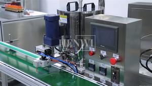 Machine de remplissage Henwi à pompe à engrenages à température constante à 1 buse pour la crème dépilatoire, la sauce, les boissons, avec mélange et chauffage - Product Image 4