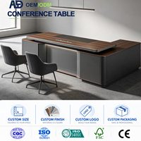 Table de conférence carrée avec plateau épais, fente de gestion des câbles centrale, extrémités arrondies, placage bois, table de réunion de bureau moderne