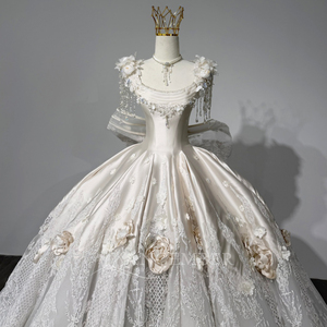 Robe de mariée longue moderne JFH134 avec col carré à pompons, broderies, dentelle, appliques en cristal, fleurs 3D et traîne chapelle - Product Image 5