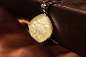 Colgante de mopa dorado con rombos y Gema de plata amarilla, joyería personalizada - Product Image 4