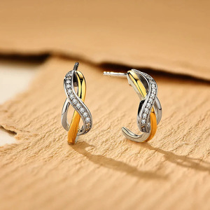 Orecchini a croce in metallo placcato bicolore, gioielli da donna alla moda e popolari - Product Image 2