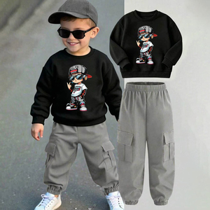 Set di Moda per Bambini 2 Pezzi: Felpa Nera con Stampa e Pantaloni Jogger Grigi con Polsini, Outfit Casual Quotidiano per Bambini, Personalizzabile ODM OEM - Product Image 1