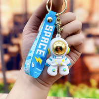 Porte-clés astronaute 3D en métal et PVC au toucher doux, figurine mignonne de cosmonaute, pendentif de sac, porte-clés, cadeau souvenir
