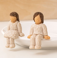 Moments de famille chaleureux capturés dans cet ensemble de figurines charmantes, idéal pour les cadeaux sur le thème de la famille, les cadeaux de déménagement et les cadeaux commémoratifs